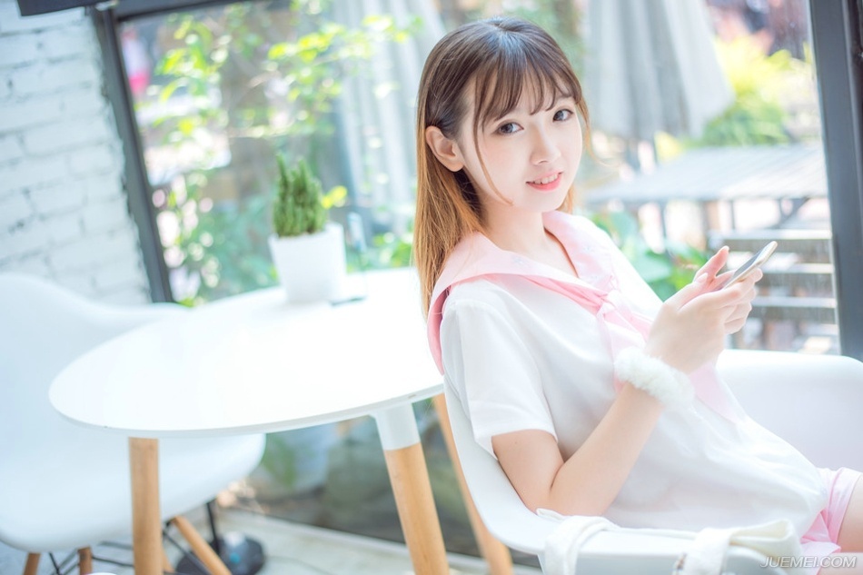 “夫君，那……他是你杀的吗？”鬼使神差的，小乔抬头问了一句。